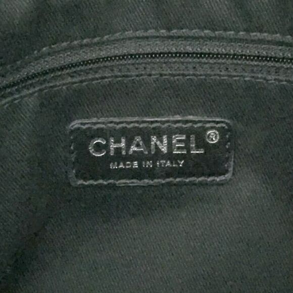 Auth Chanel Quilted Matelasse CC Charm Caviar City Shopper Tote Bag Bordeaux - Picture 12 of 13